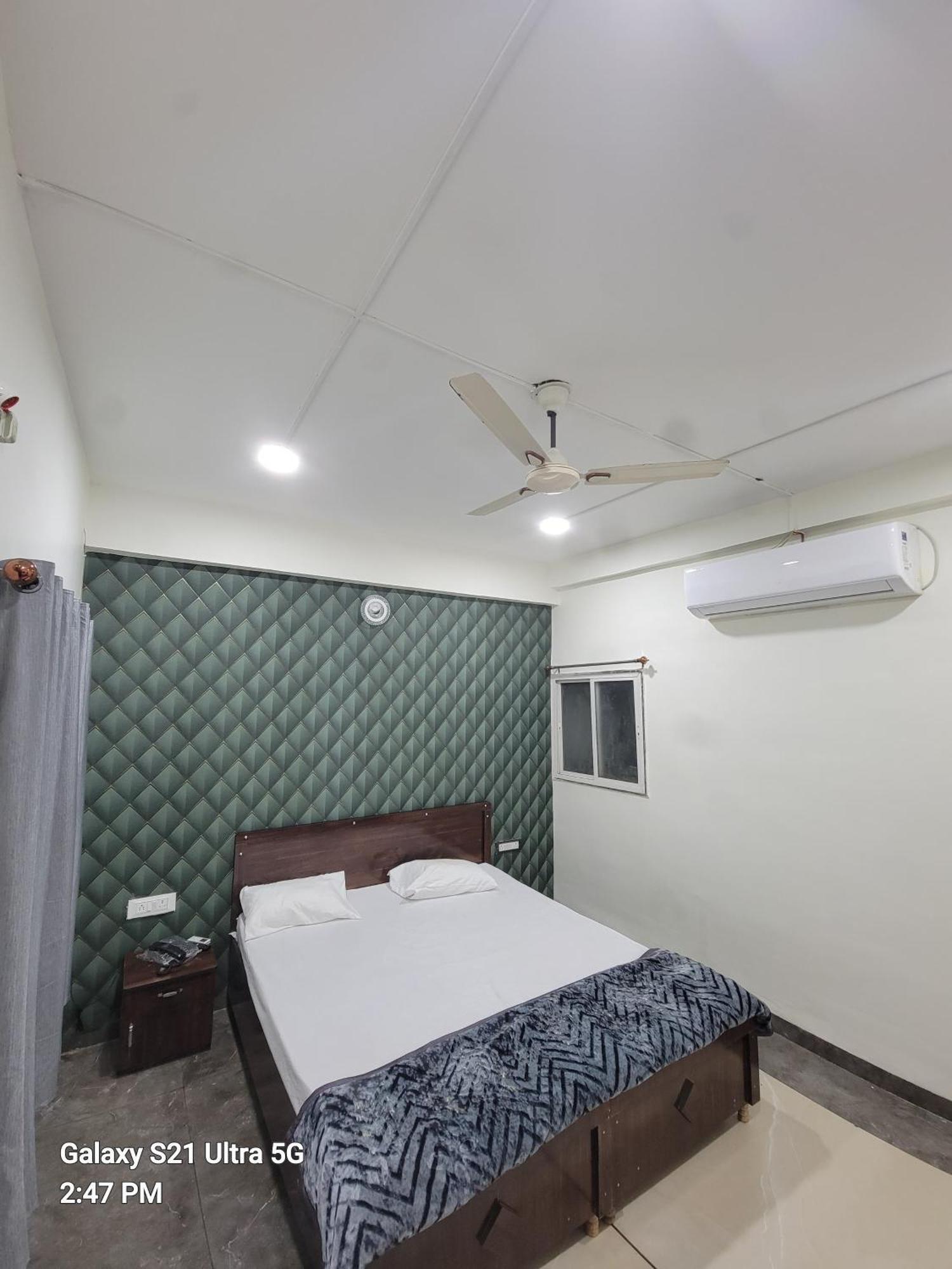 Bombay Darbar Hotel Simrol ภายนอก รูปภาพ